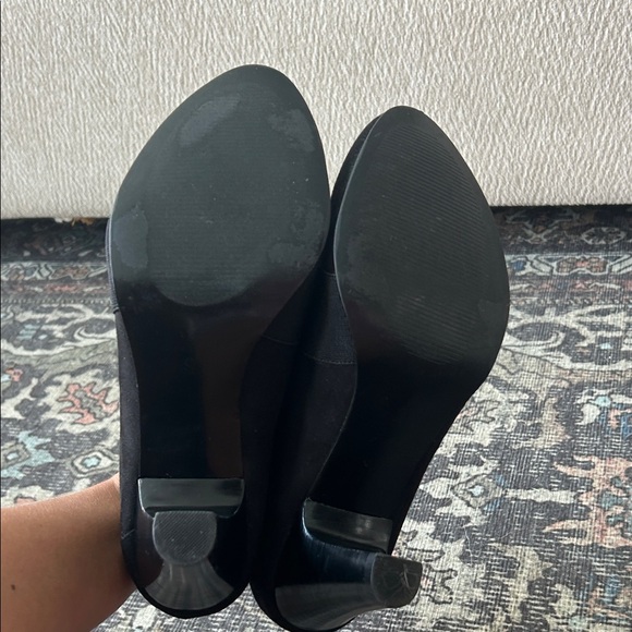 Coach and Four Black Women's Heels - Picture 4 of 7